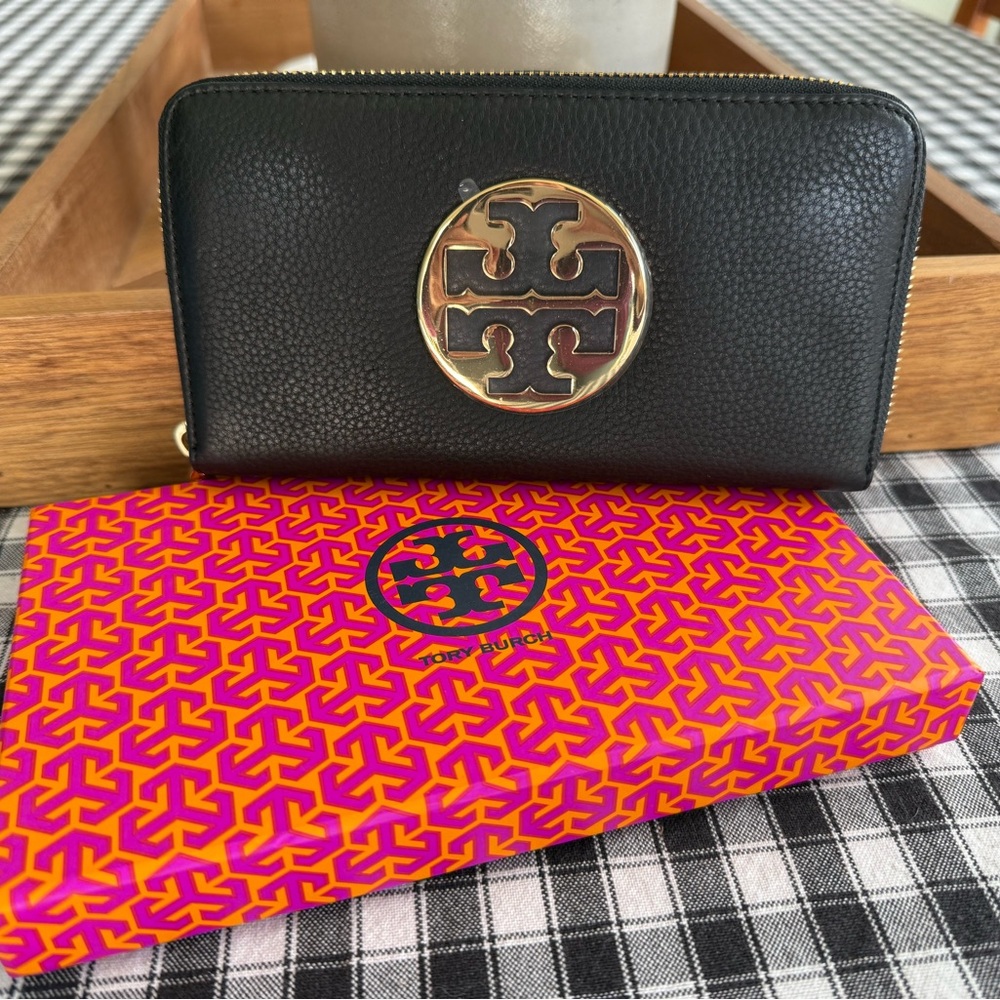 Tory Burch Black and Gold Zip Wallet Brand New in Box